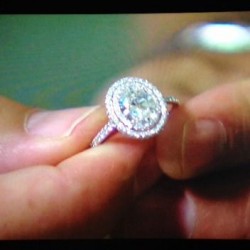 Andi Dorfman's engagement ring value: $100,000  Source: Glamor