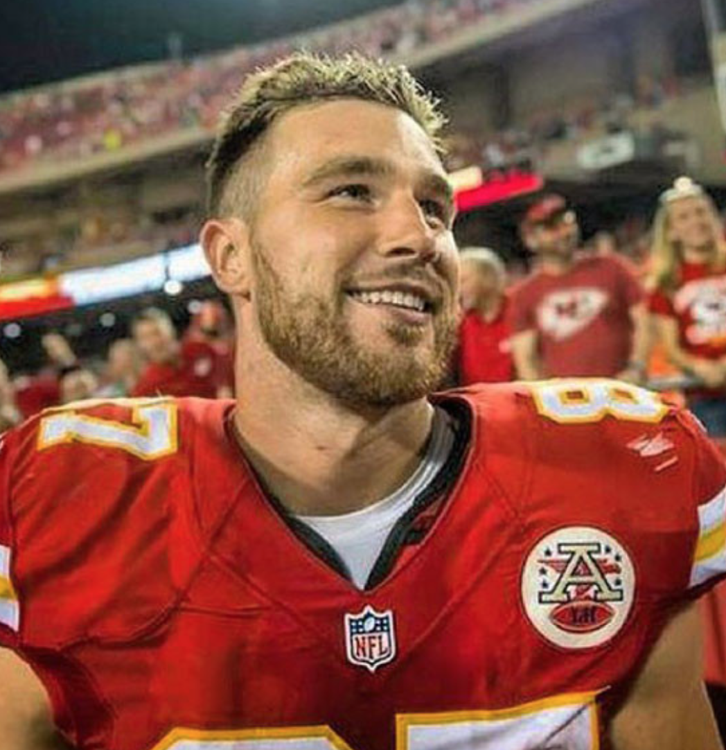 The latest stats, facts, news and notes on travis kelce of the kansas city ...
